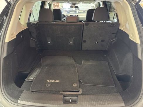 Used 2023 Nissan Rogue S image 9
