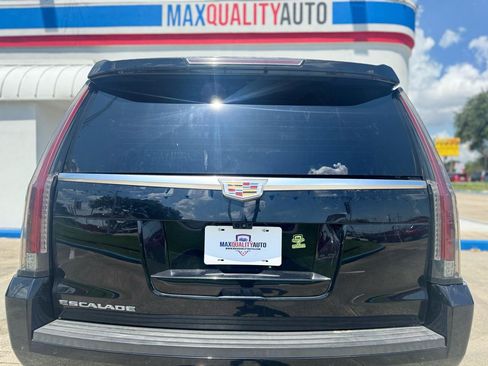 Used 2019 Cadillac Escalade ESV Luxury AWD/4WD image 28