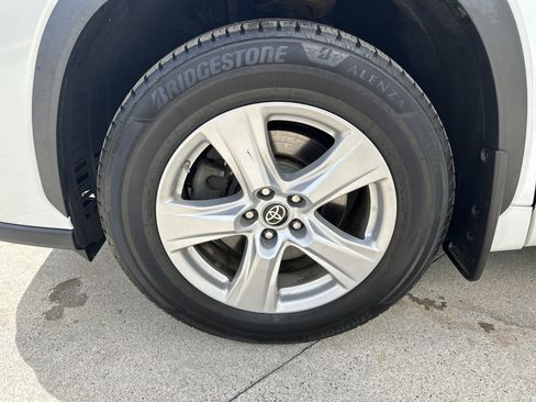 Used 2022 Toyota Highlander LE image 34