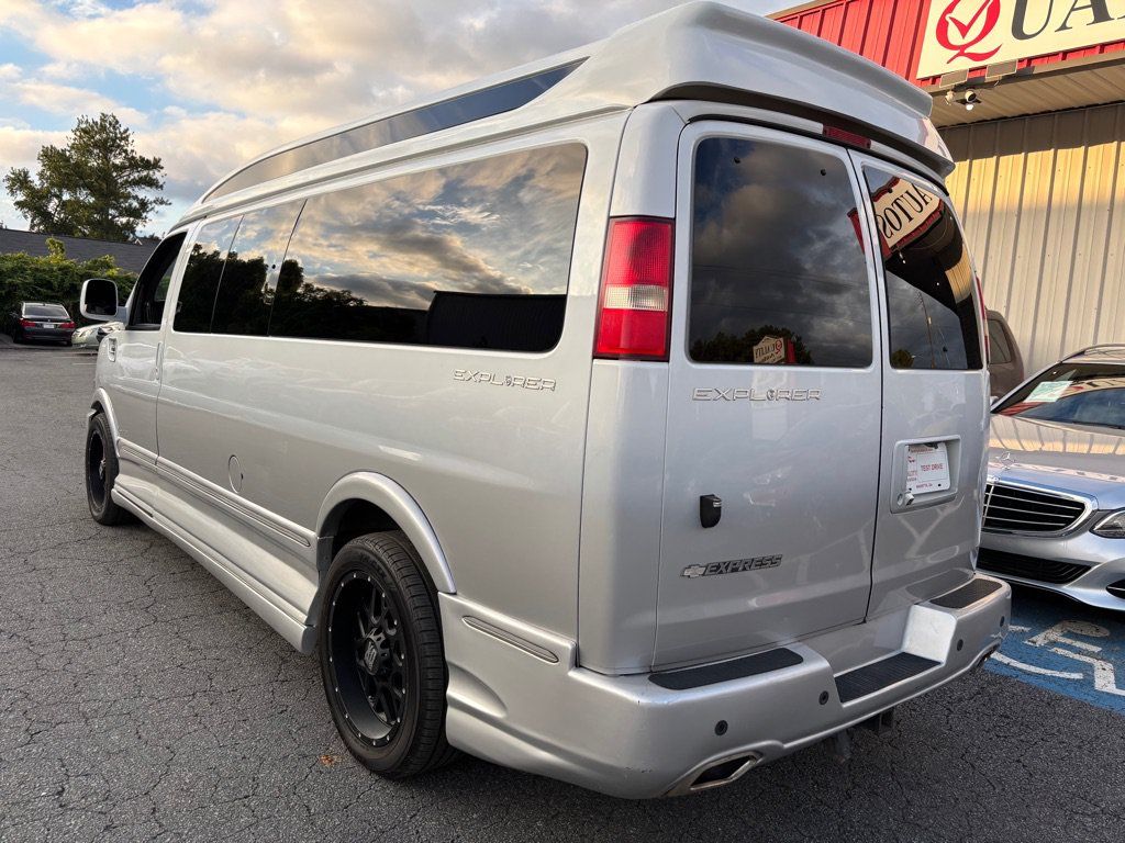 Used 2015 Chevrolet Express 2500 Extended RWD image 4