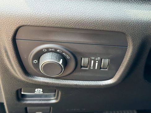 Used 2022 Jeep Grand Cherokee L Laredo w/ Luxury Tech Group I AWD/4WD image 33