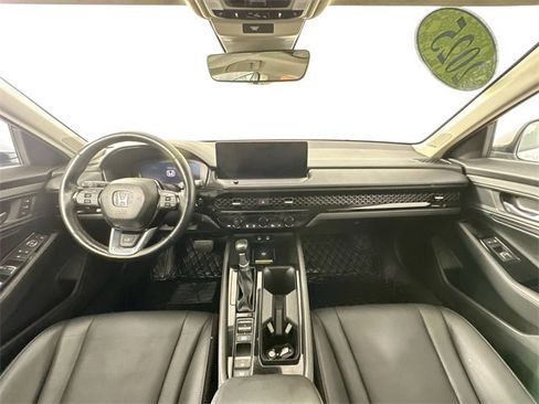Used 2025 Honda Accord Touring image 3