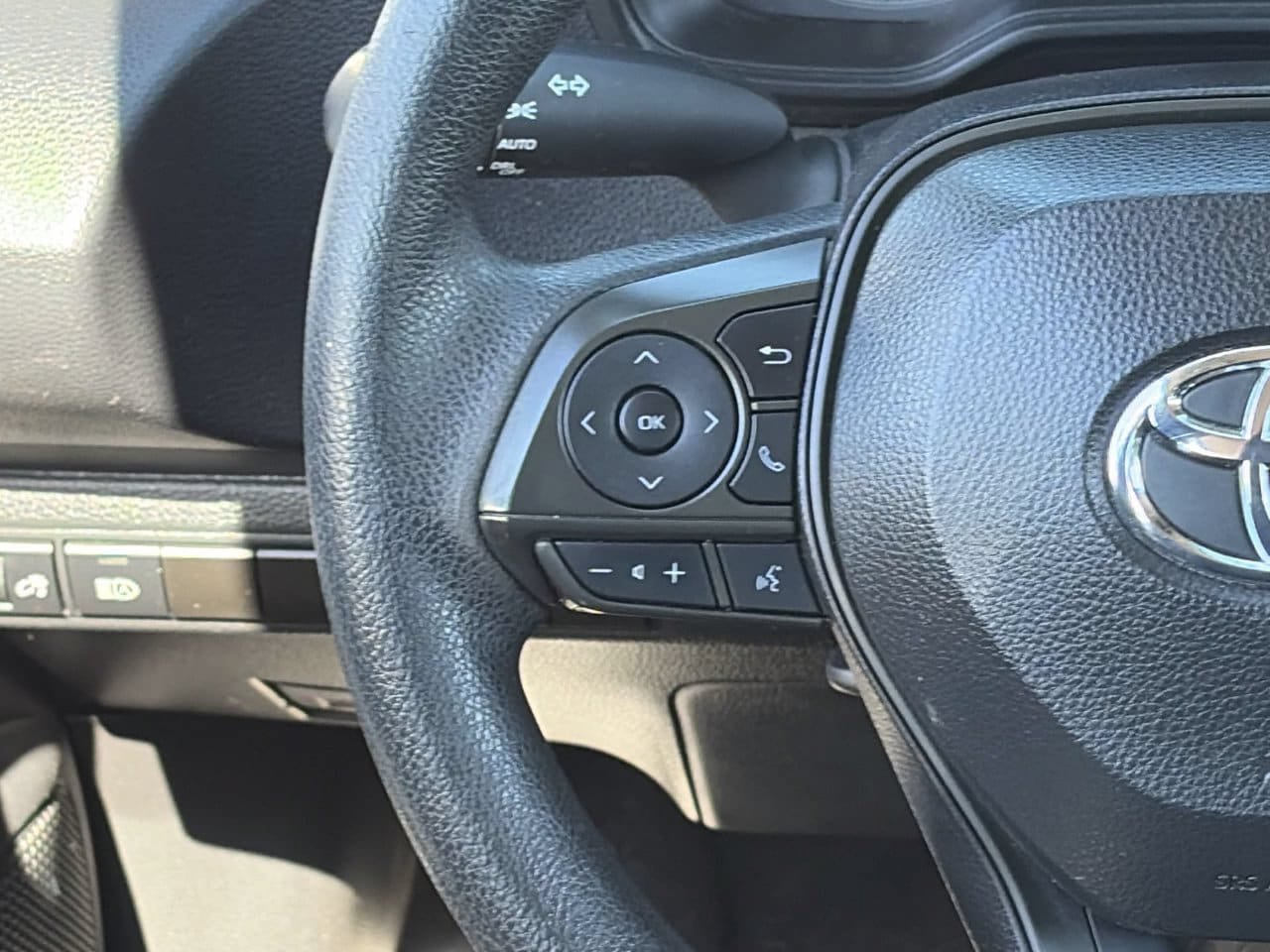 Used 2023 Toyota Corolla LE FWD image 22