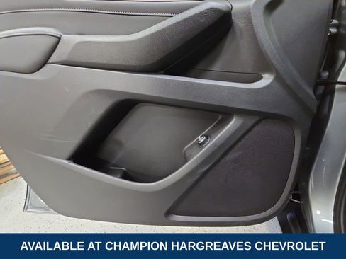 Used 2023 Chevrolet Traverse LT image 32