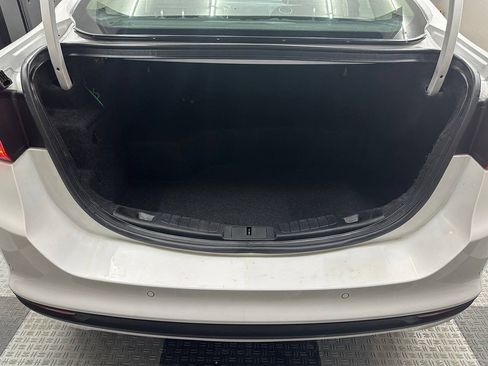 Used 2017 Ford Fusion SE FWD image 17