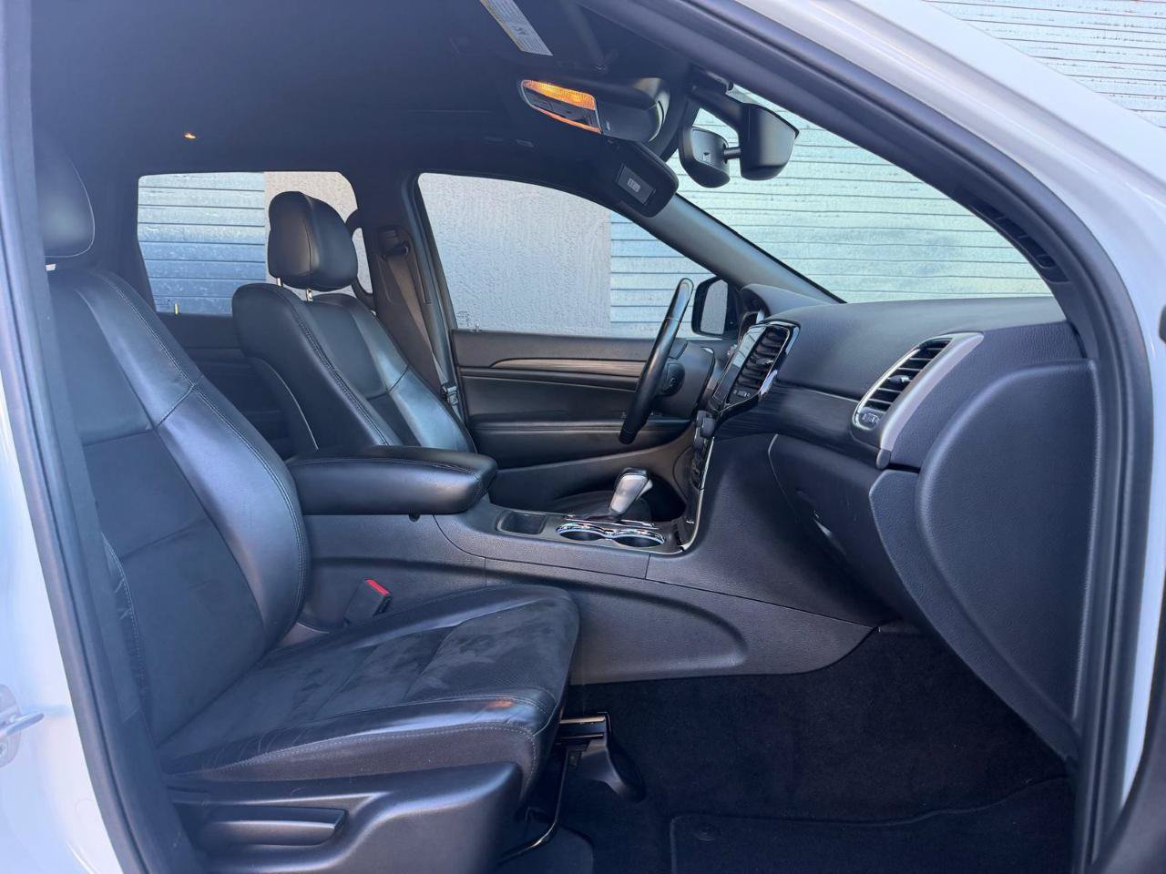 Used 2019 Jeep Grand Cherokee Laredo RWD image 23