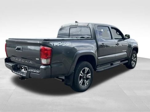 Used 2017 Toyota Tacoma TRD Sport w/ Tow Package (A/T) AWD/4WD image 8