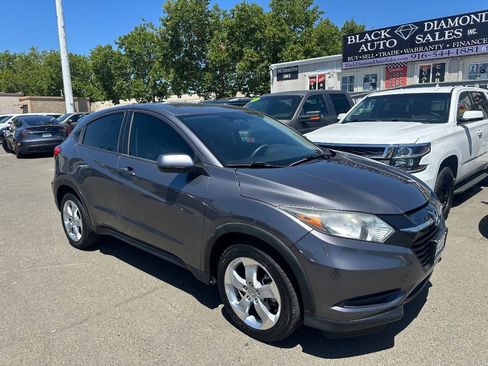 Used 2016 Honda HR-V LX image 3