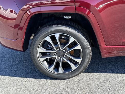 New 2025 Jeep Grand Cherokee Overland w/ Luxury Tech Group IV AWD/4WD image 12