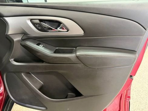 Used 2021 Chevrolet Traverse LT image 26