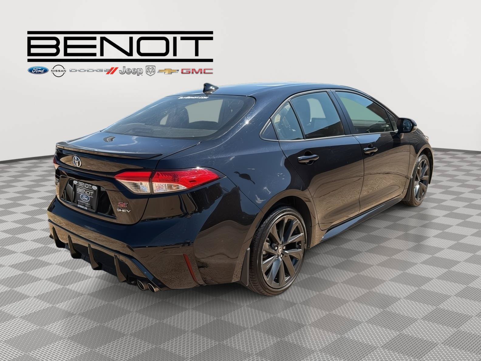 Used 2025 Toyota Corolla SE FWD image 5