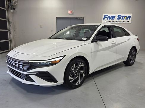 Certified 2025 Hyundai Elantra Sport FWD image 3