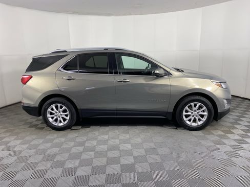 Used 2018 Chevrolet Equinox LT w/ Sun & Infotainment Package FWD image 2