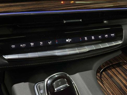 Used 2021 Cadillac Escalade Luxury RWD image 39