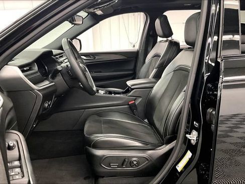 Used 2023 Jeep Grand Cherokee Altitude AWD/4WD image 24