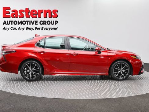 Used 2023 Toyota Camry SE FWD image 4