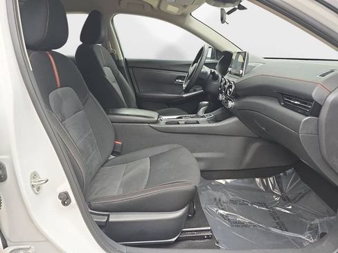 Used 2025 Nissan Sentra SR FWD image 36