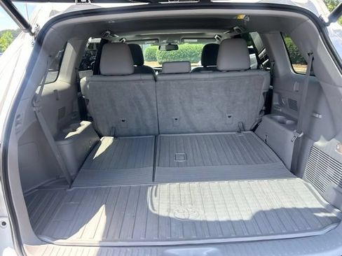 Used 2014 Toyota Highlander XLE AWD/4WD image 10