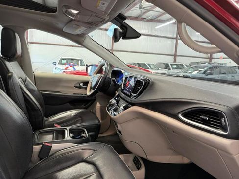 Used 2019 Chrysler Pacifica Limited FWD image 29