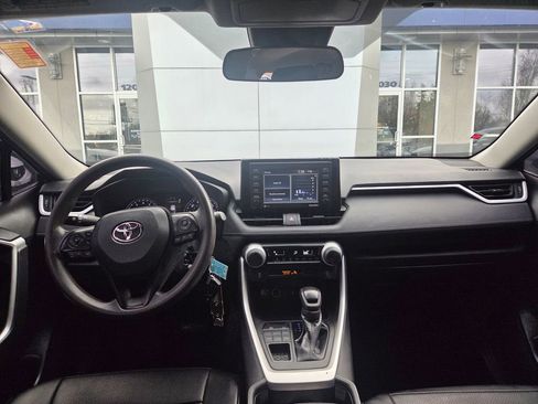 Used 2021 Toyota RAV4 LE image 10