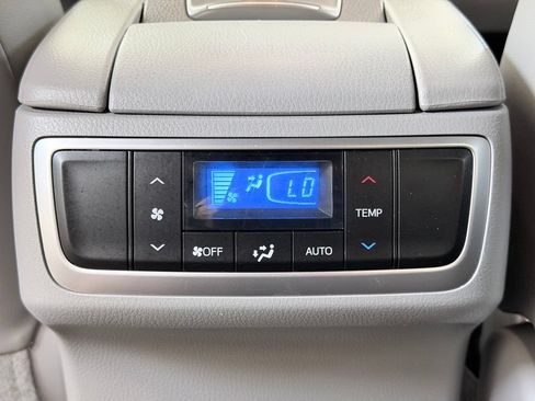 Used 2017 Toyota Highlander XLE AWD/4WD image 23