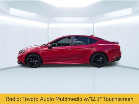 Used 2025 Toyota Camry SE FWD image 2