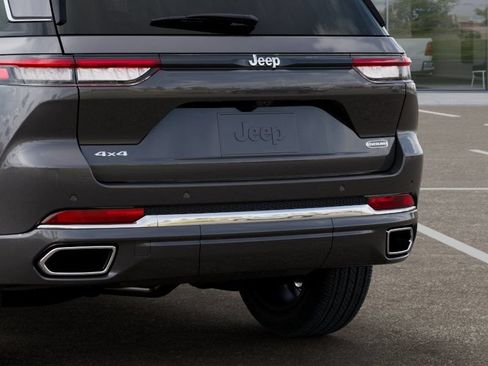 New 2025 Jeep Grand Cherokee Overland w/ Adv Protech Group III AWD/4WD image 14