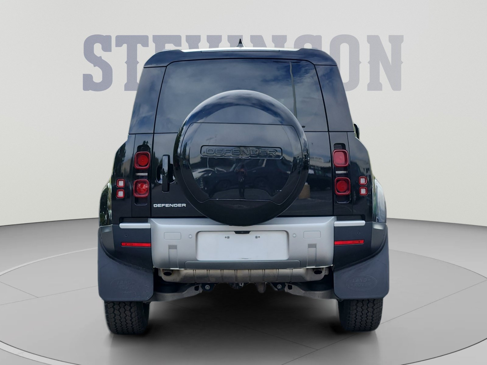 Used 2025 Land Rover Defender 110 S AWD/4WD image 4