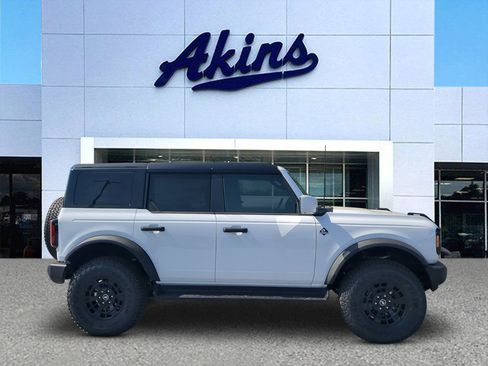 New 2026 Ford Bronco Outer Banks image 1