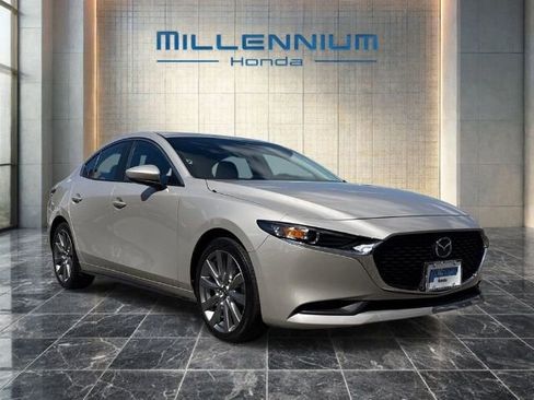 Used 2023 MAZDA MAZDA3 s FWD image 2