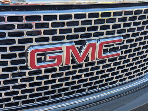 Used 2017 GMC Yukon Denali w/ Open Road Package AWD/4WD image 11