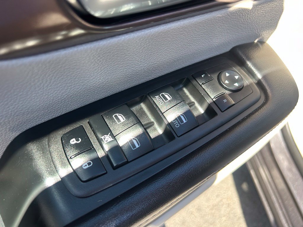 Used 2023 Chrysler Voyager LX FWD image 12
