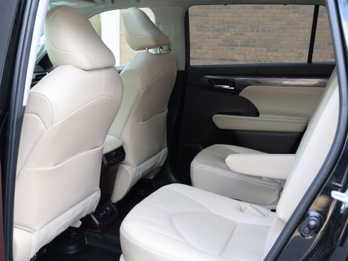 Used 2021 Toyota Highlander Limited AWD/4WD image 16