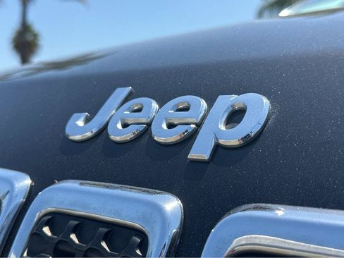 Used 2020 Jeep Cherokee Latitude FWD image 42