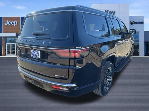 Used 2024 Jeep Wagoneer Series II w/ Flexible Seating Group AWD/4WD image 7