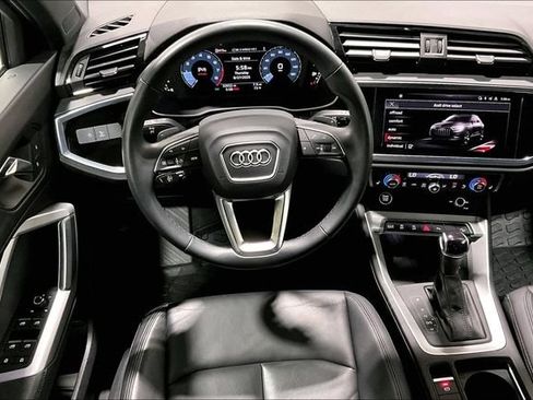 Used 2024 Audi Q3 2.0T Premium w/ Convenience Package AWD/4WD image 4