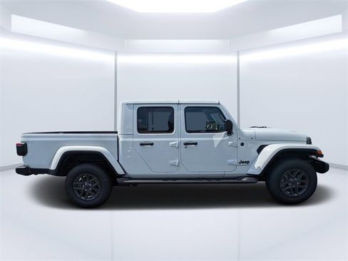 New 2025 Jeep Gladiator Sport image 2