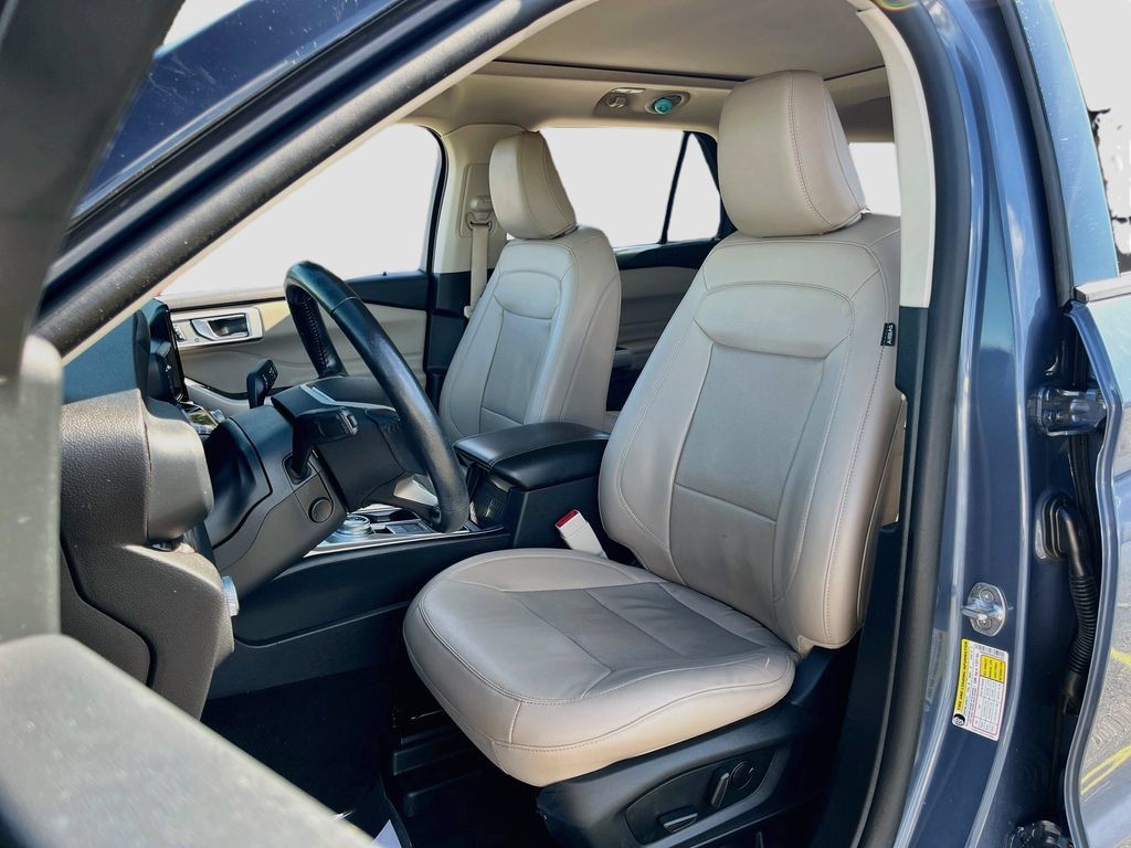 Used 2021 Ford Explorer Limited w/ Equipment Group 301A AWD/4WD image 21