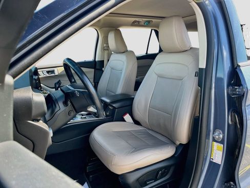 Used 2021 Ford Explorer Limited w/ Equipment Group 301A AWD/4WD image 21