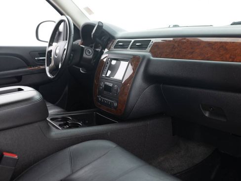 Used 2013 Chevrolet Suburban LT w/ Luxury Package AWD/4WD image 34