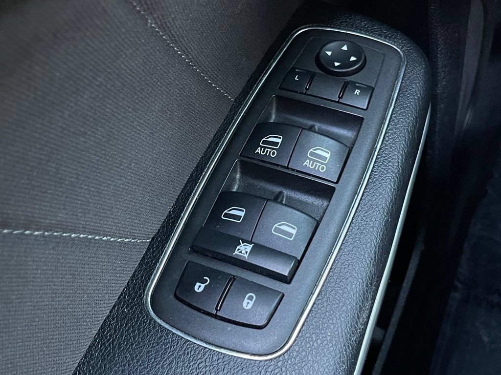Used 2022 Dodge Charger SXT RWD image 11