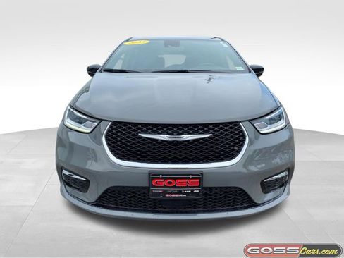 Used 2025 Chrysler Pacifica Select FWD image 2