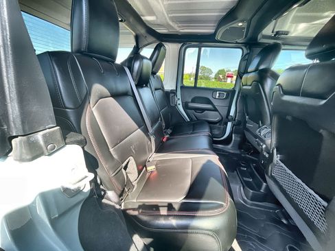Used 2024 Jeep Wrangler Unlimited Rubicon w/ Convenience Group AWD/4WD image 25