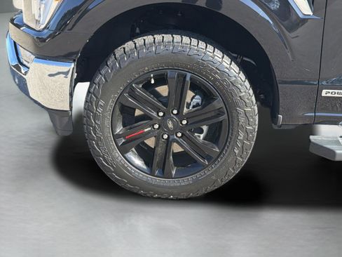 Used 2023 Ford F150 Lariat w/ Trailer Tow Package image 9