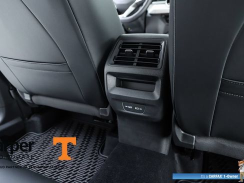 Used 2025 Volkswagen Tiguan SE FWD image 38