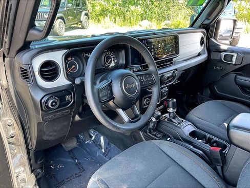 Used 2024 Jeep Wrangler Unlimited Sport AWD/4WD image 8