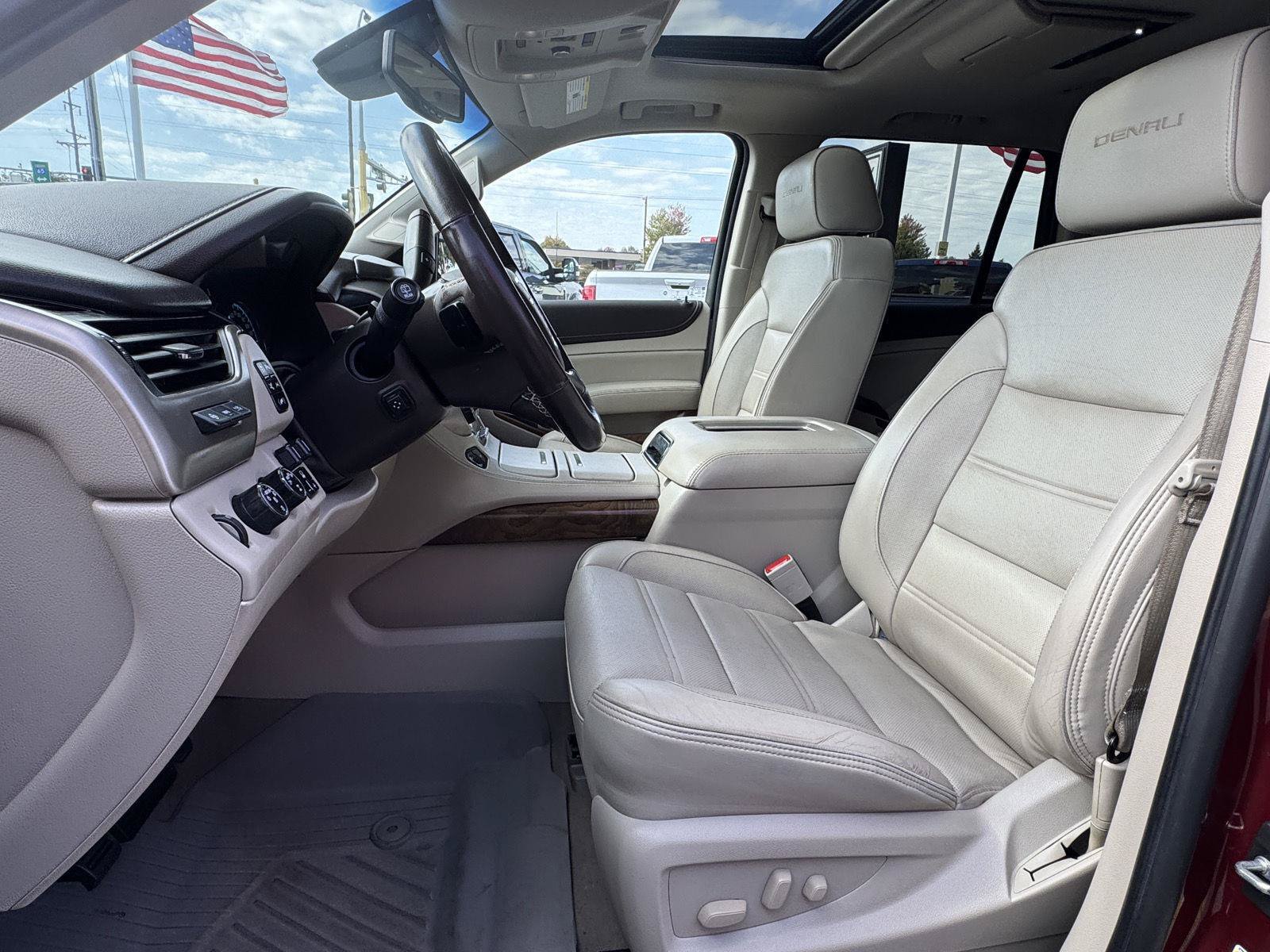 Used 2019 GMC Yukon Denali w/ Denali Ultimate Package AWD/4WD image 16