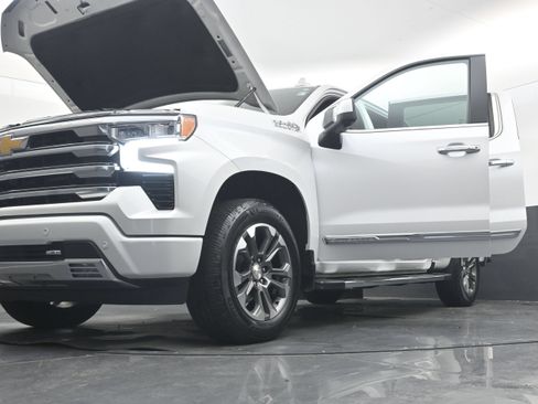 Used 2024 Chevrolet Silverado 1500 High Country w/ Z71 Off-Road Package AWD/4WD image 45
