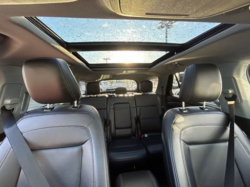 Used 2023 Ford Explorer Limited w/ Class IV Trailer Tow Package image 27