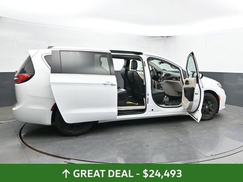 Used 2024 Chrysler Pacifica Touring-L FWD image 55
